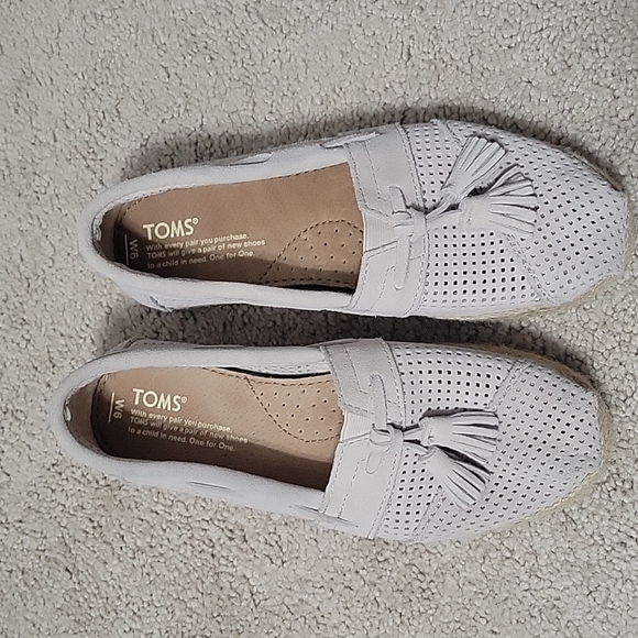 TOMS Loafers - Picture 2 of 4